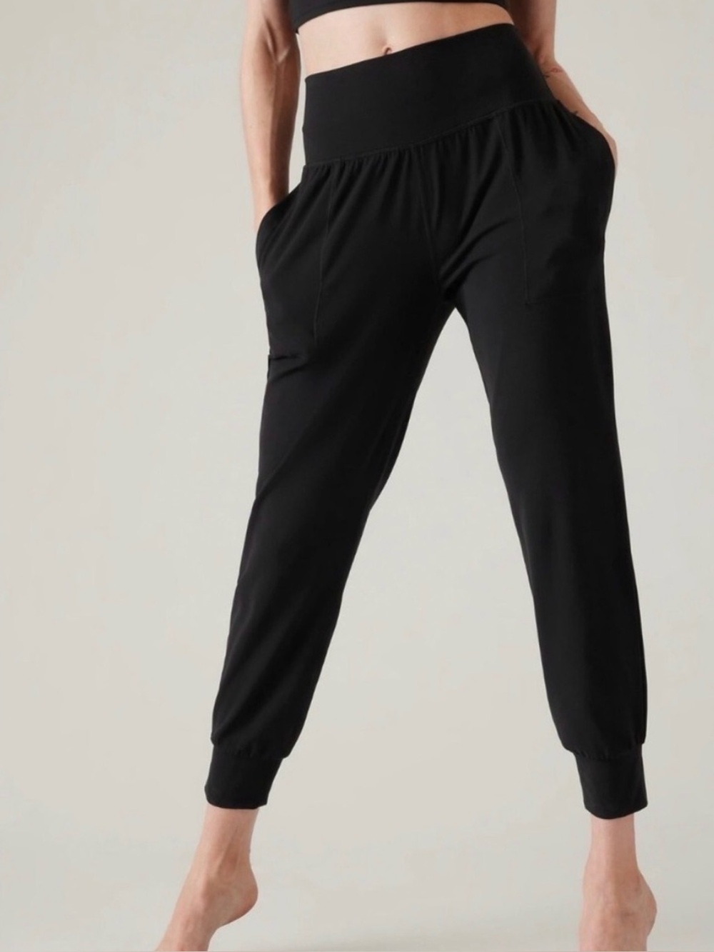 Athleta SALUTATION JOGGER IN POWERVITA in black size large